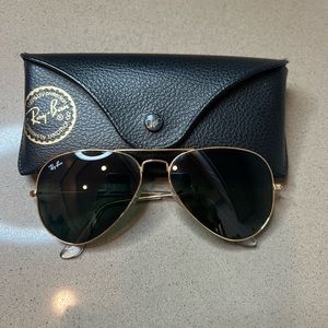 Black Ray Ban Aviator Sunglasses - Like New**